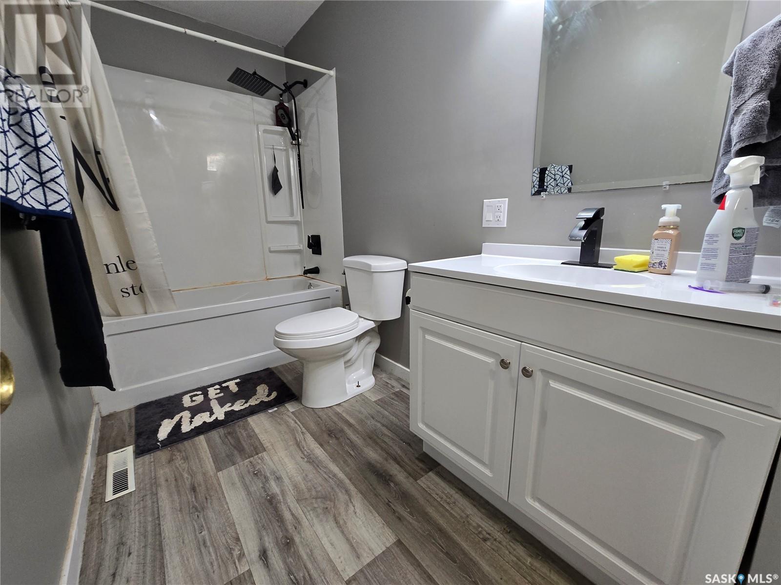 33 4th Avenue E Property Photo 14