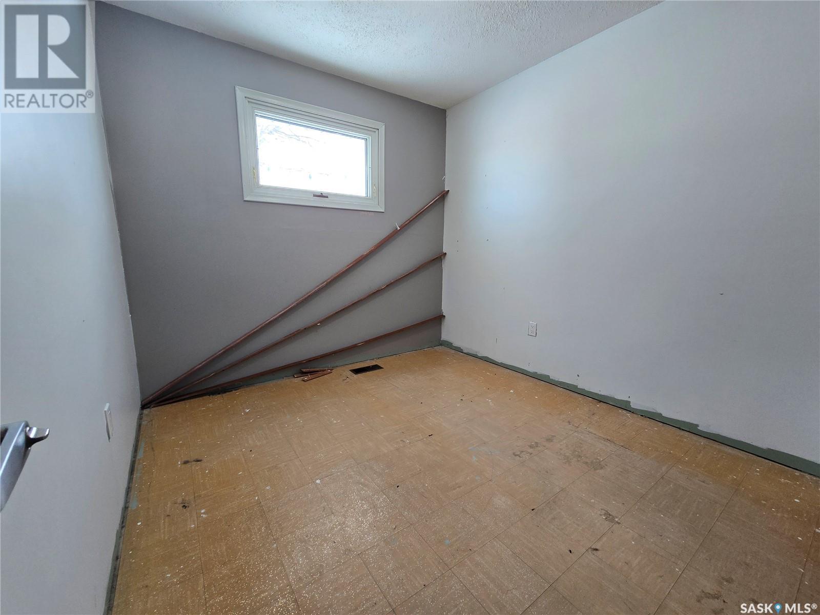 33 4th Avenue E Property Photo 17