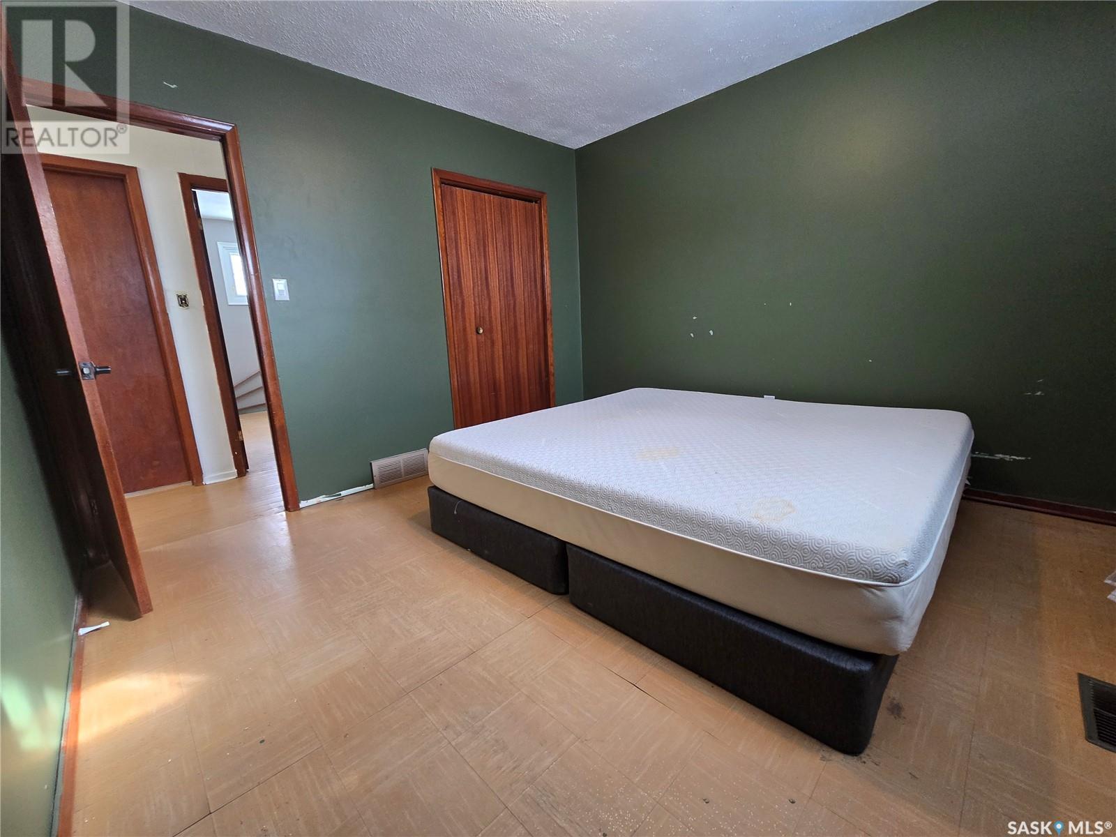 33 4th Avenue E Property Photo 18