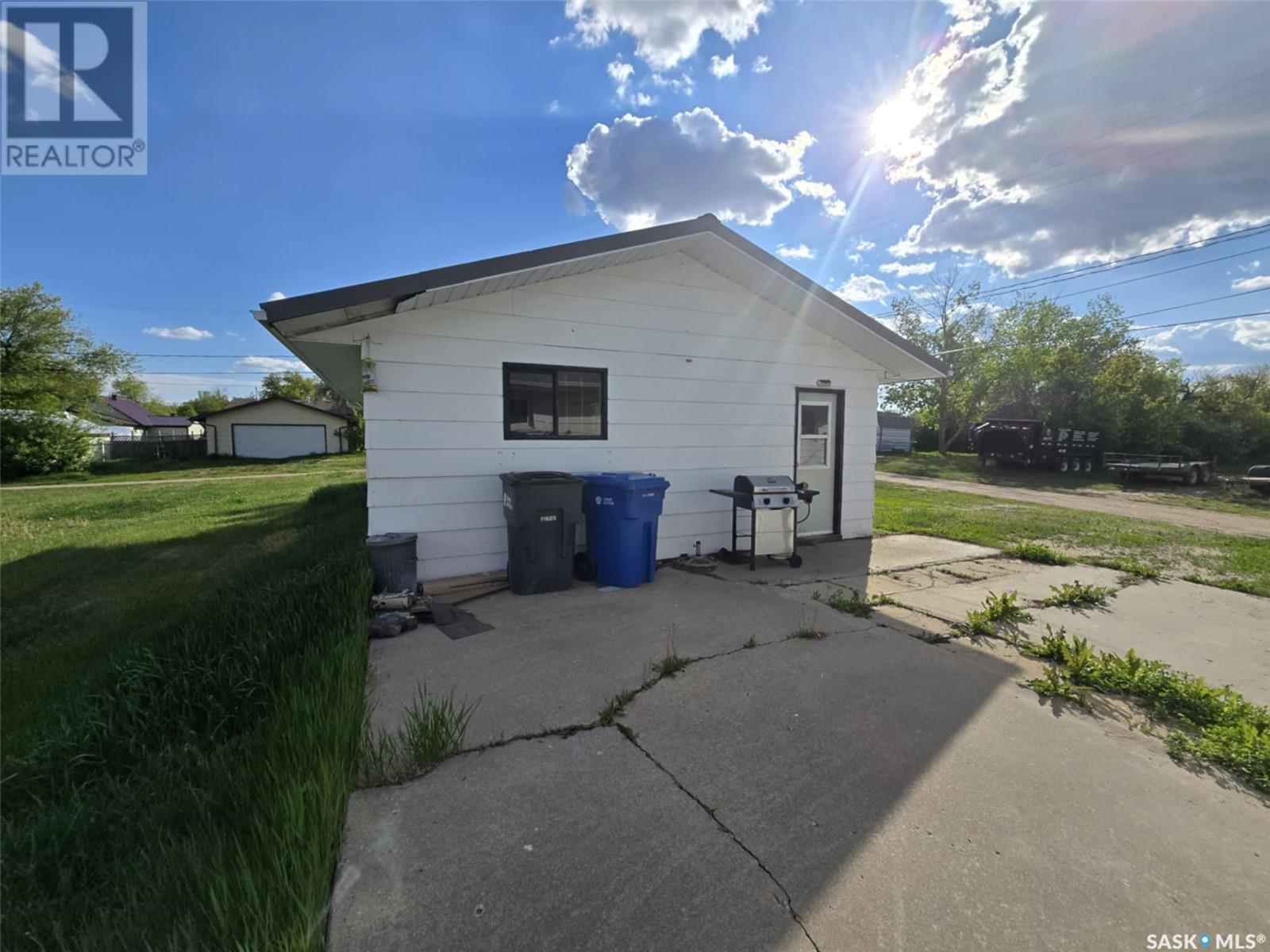 33 4th Avenue E Property Photo 36