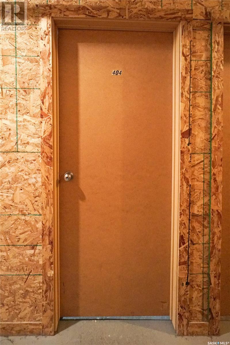 404 12 23rd Street E Property Photo 24