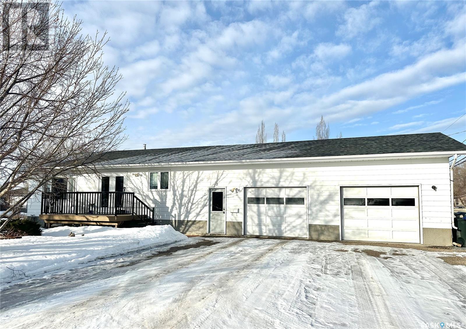 2 16th Street W Property Photo