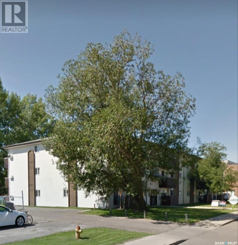 25 2309 17th Street W Property Photo 1