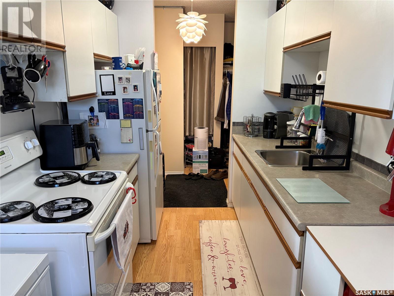25 2309 17th Street W Property Photo 4