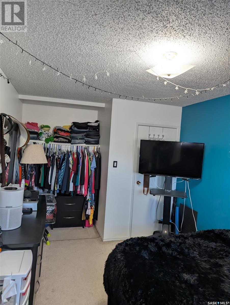 25 2309 17th Street W Property Photo 12