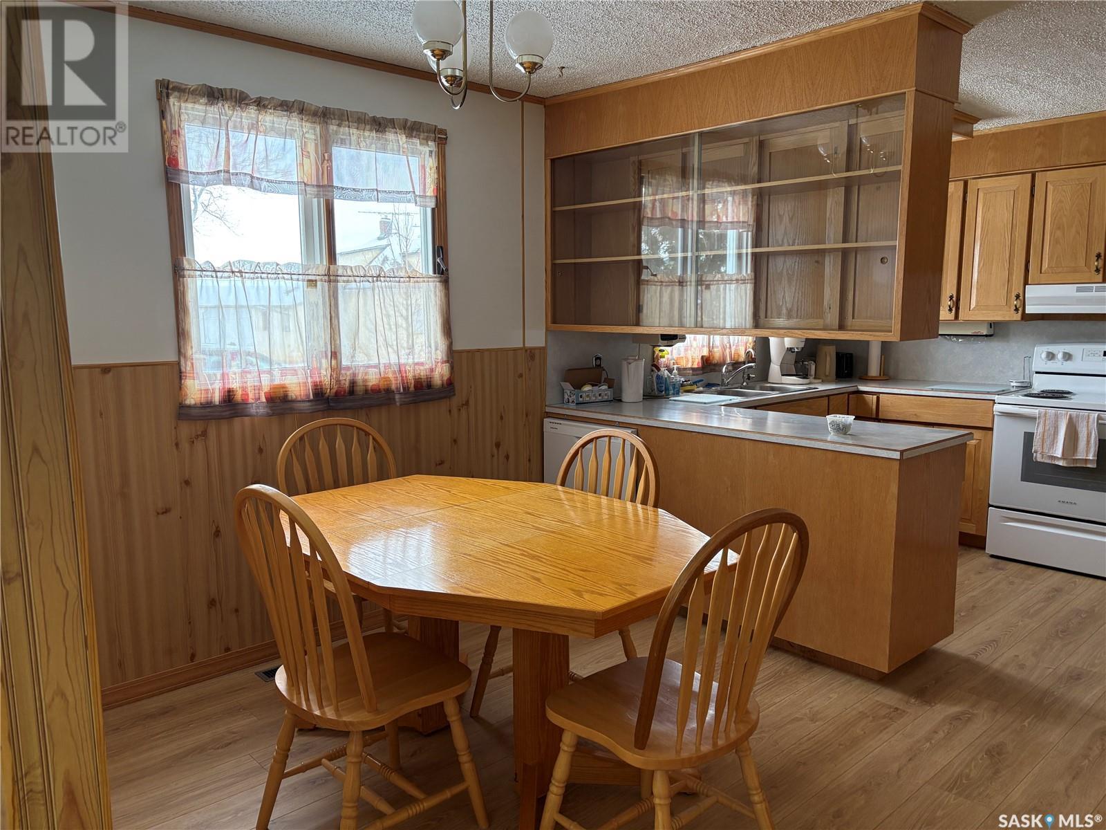 304 3rd Street N Property Photo 3