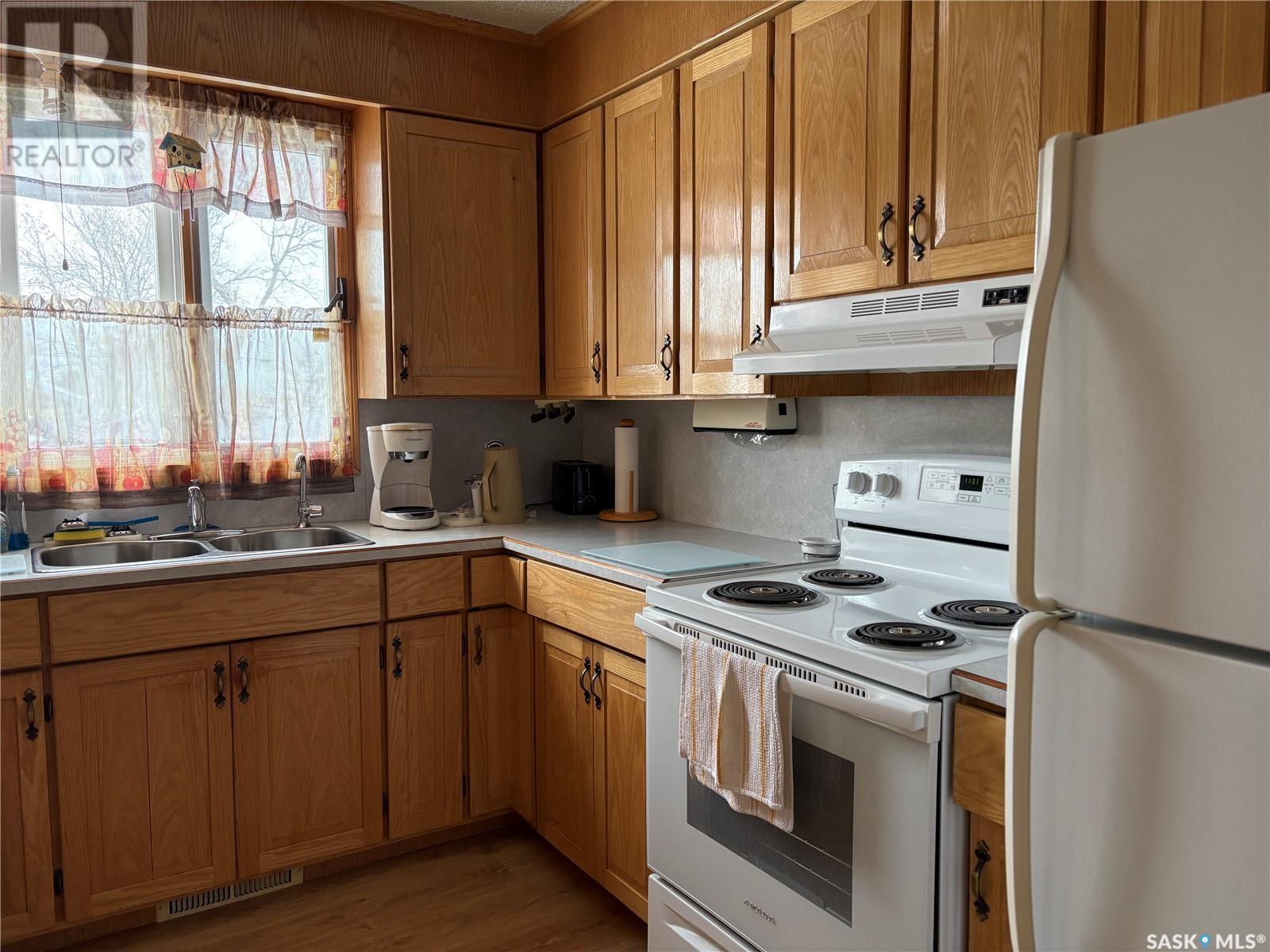 304 3rd Street N Property Photo 6