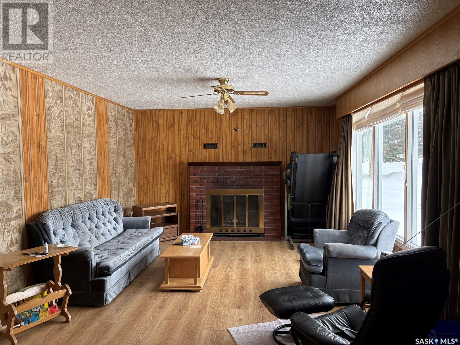 304 3rd Street N Property Photo 8