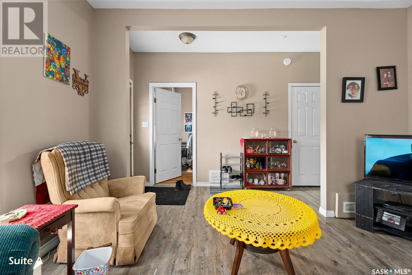 630 Athabasca Street W Property Photo 4