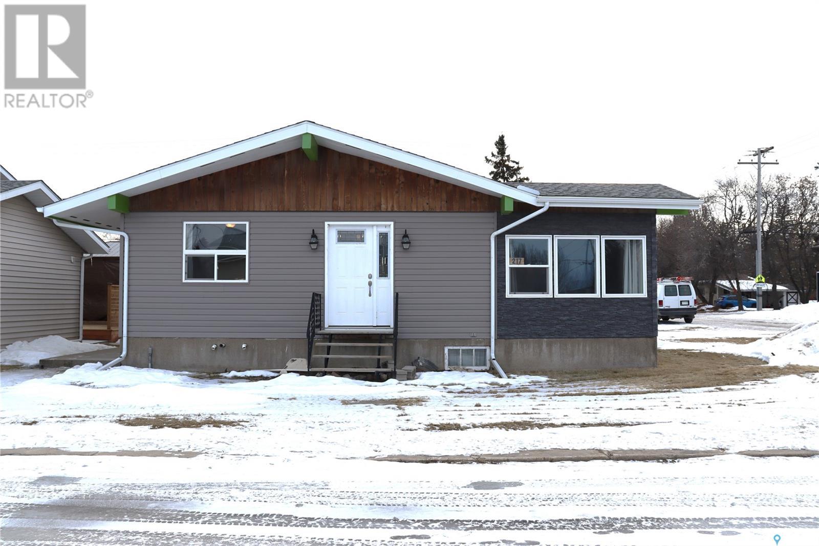 217 Second Avenue E Property Photo 1