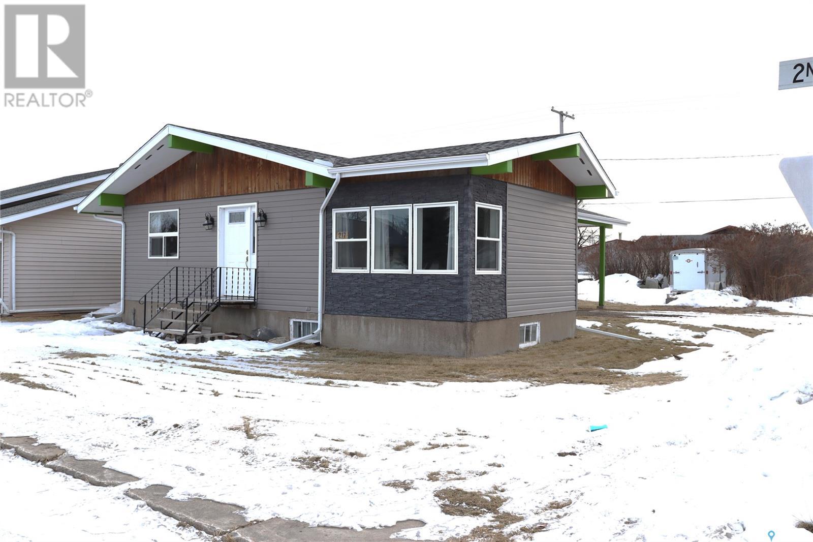 217 Second Avenue E Property Photo 2