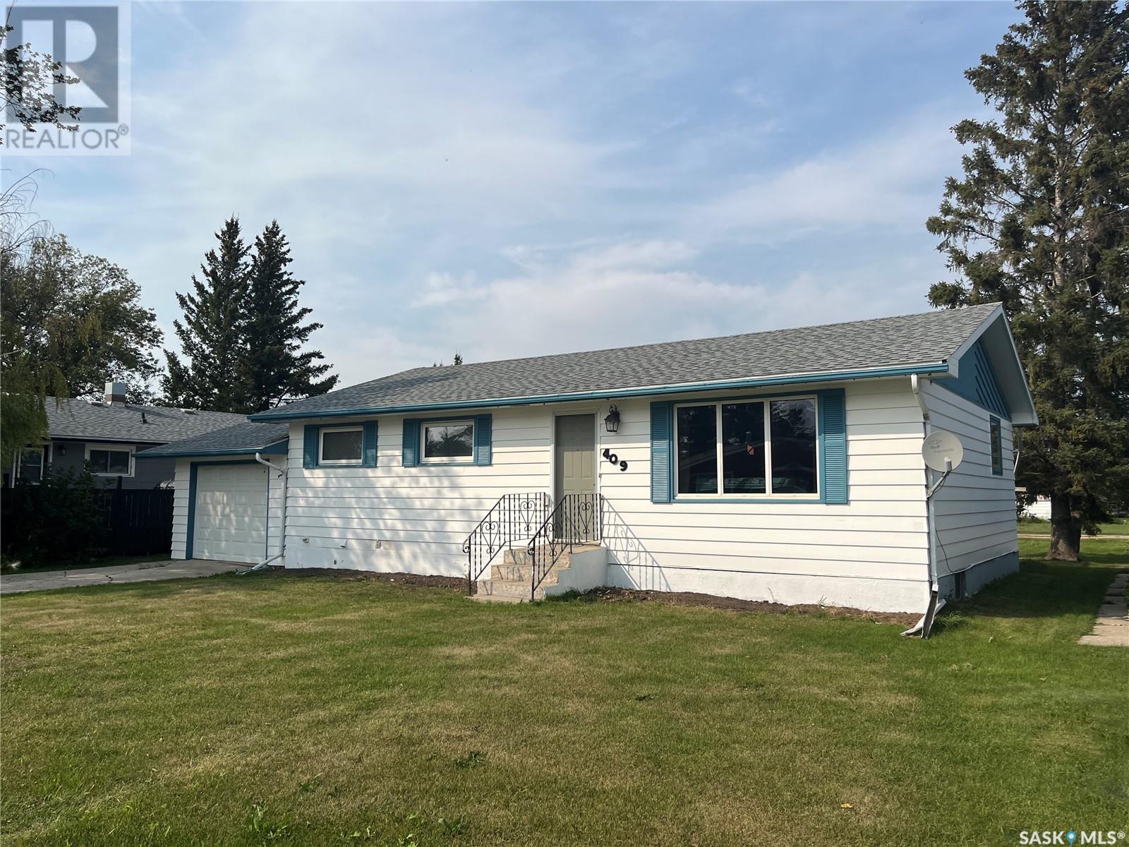 409 Saskatchewan Avenue E Property Photo 1