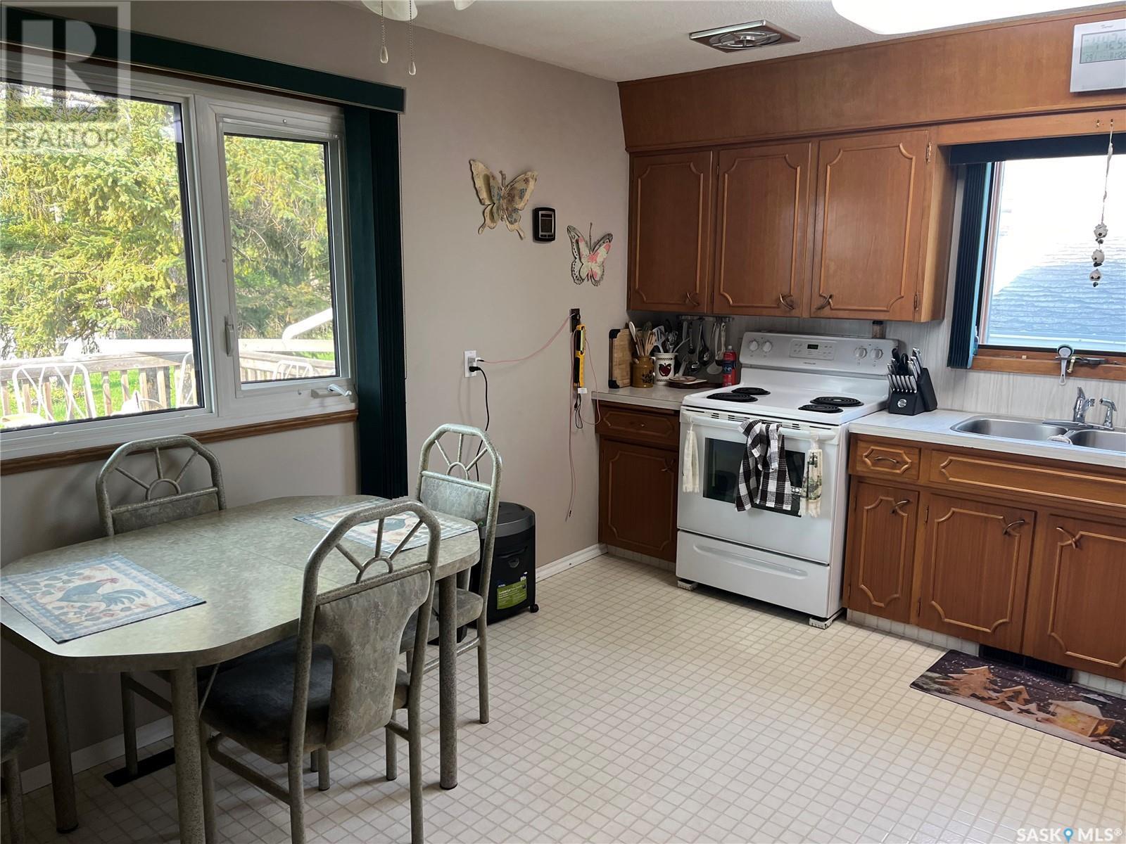 409 Saskatchewan Avenue E Property Photo 4