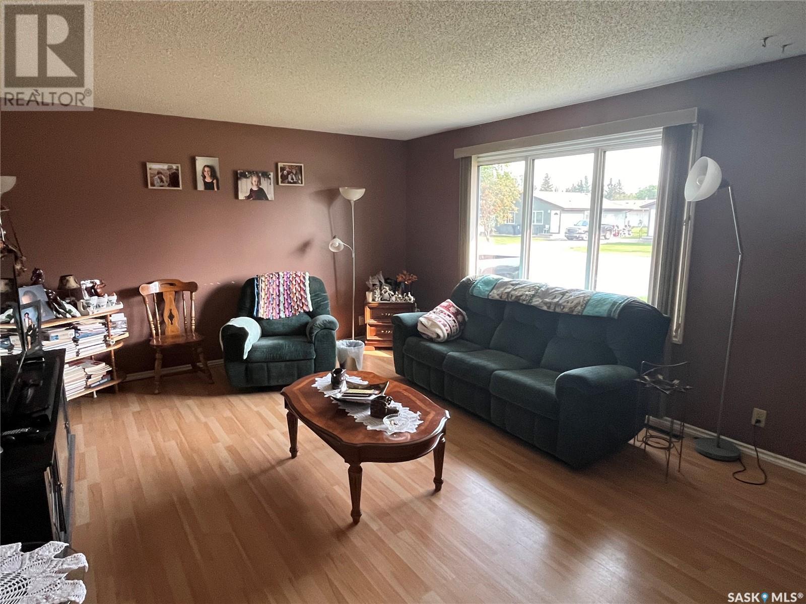 409 Saskatchewan Avenue E Property Photo 5