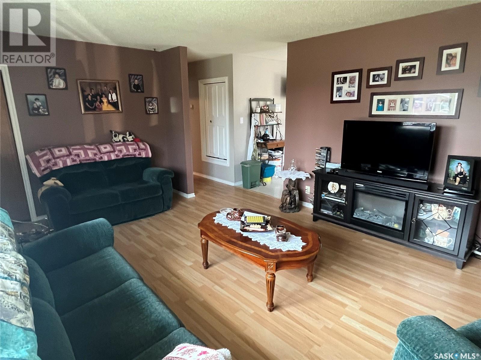 409 Saskatchewan Avenue E Property Photo 6