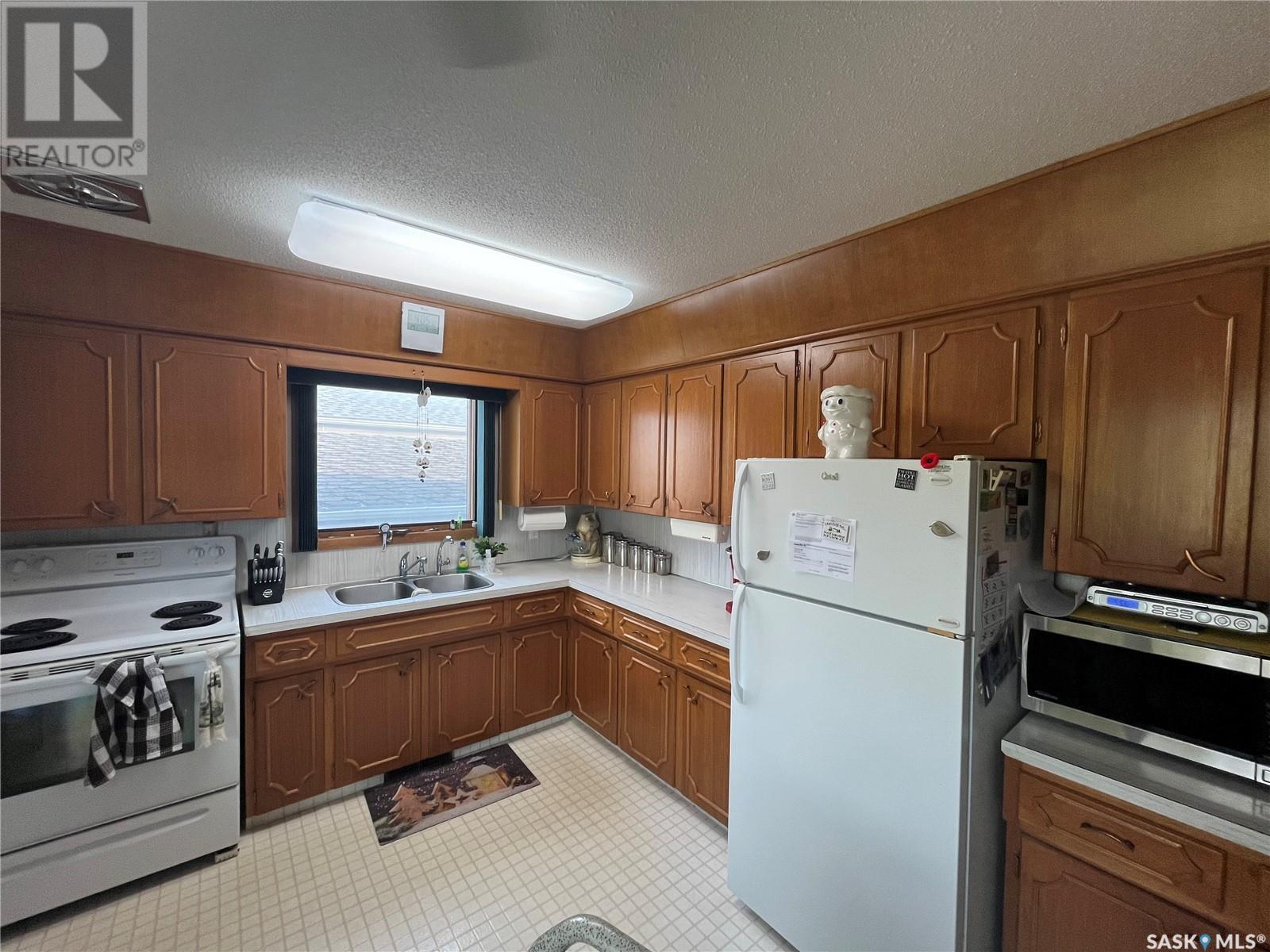 409 Saskatchewan Avenue E Property Photo 7