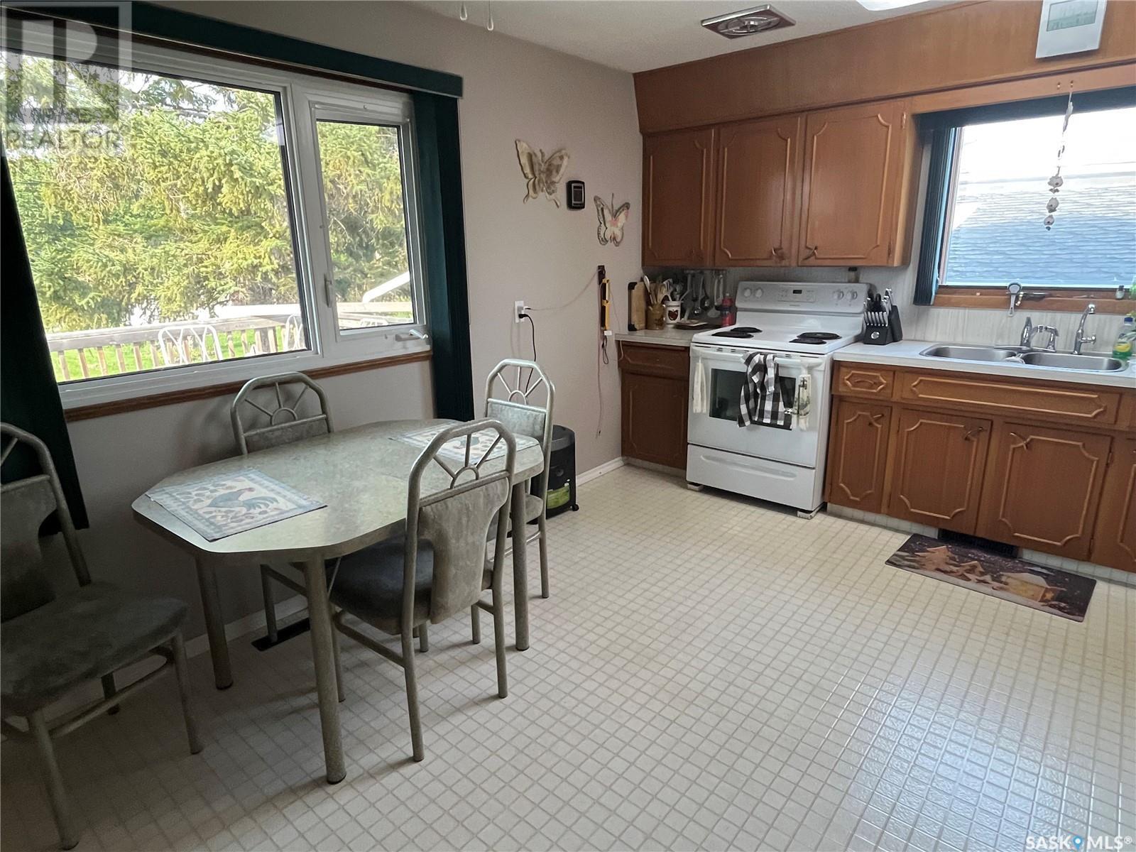 409 Saskatchewan Avenue E Property Photo 8