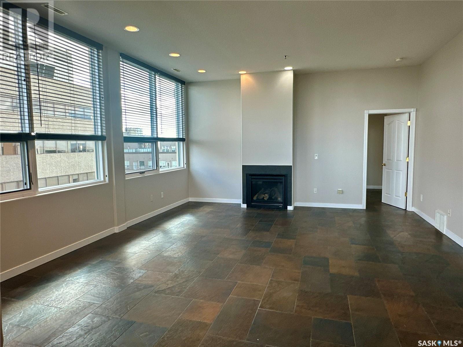 1203 1901 Victoria Avenue Property Photo 3