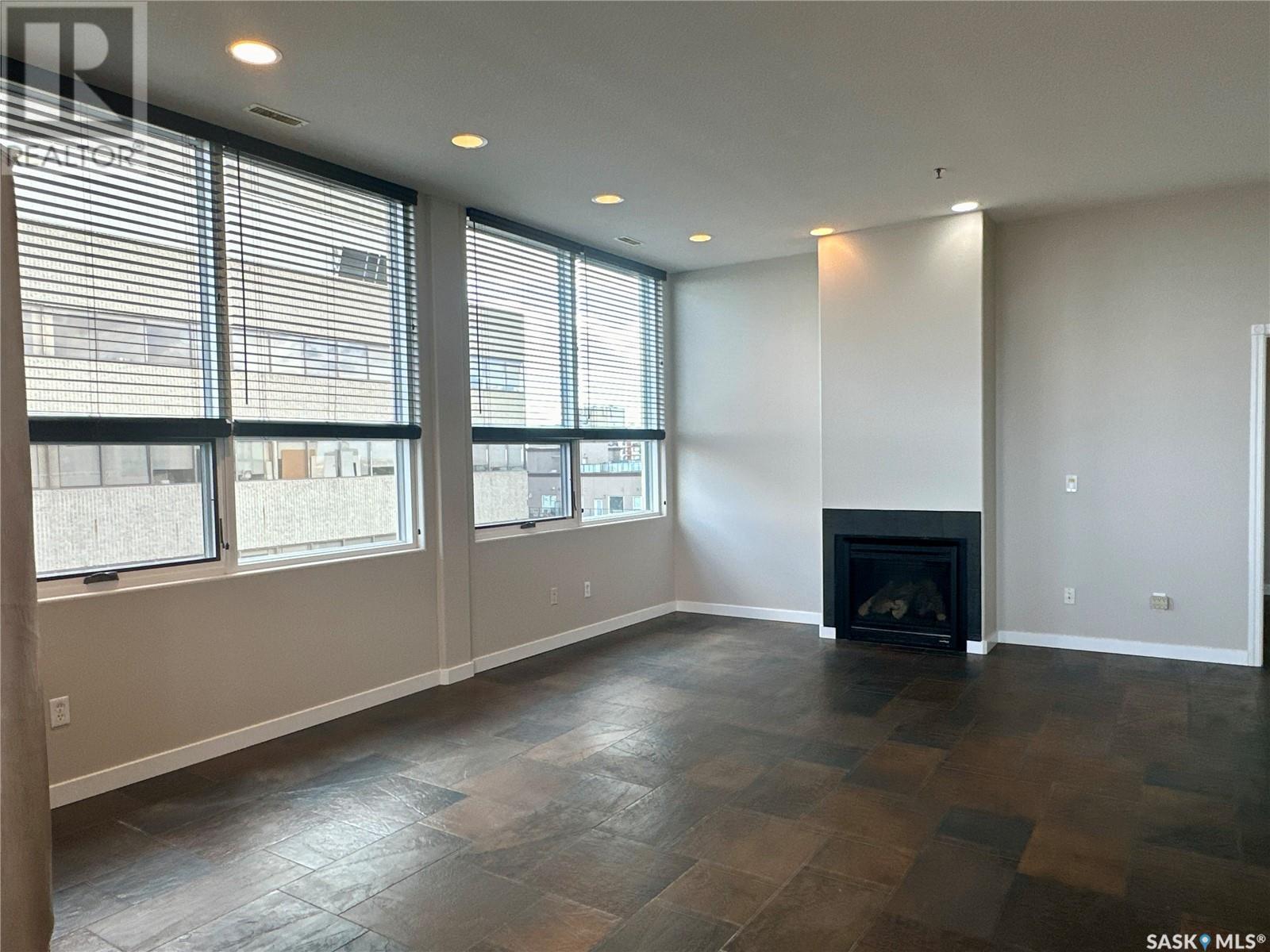 1203 1901 Victoria Avenue Property Photo 4