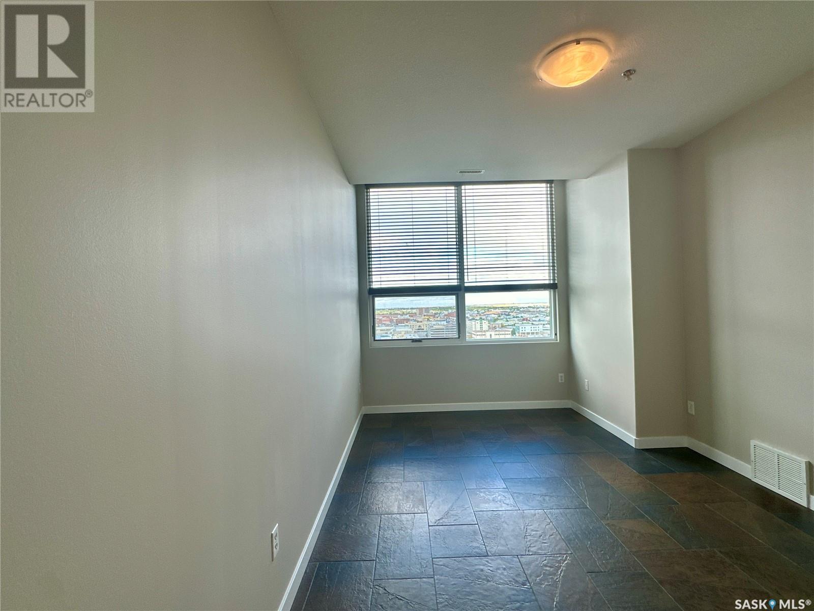 1203 1901 Victoria Avenue Property Photo 11