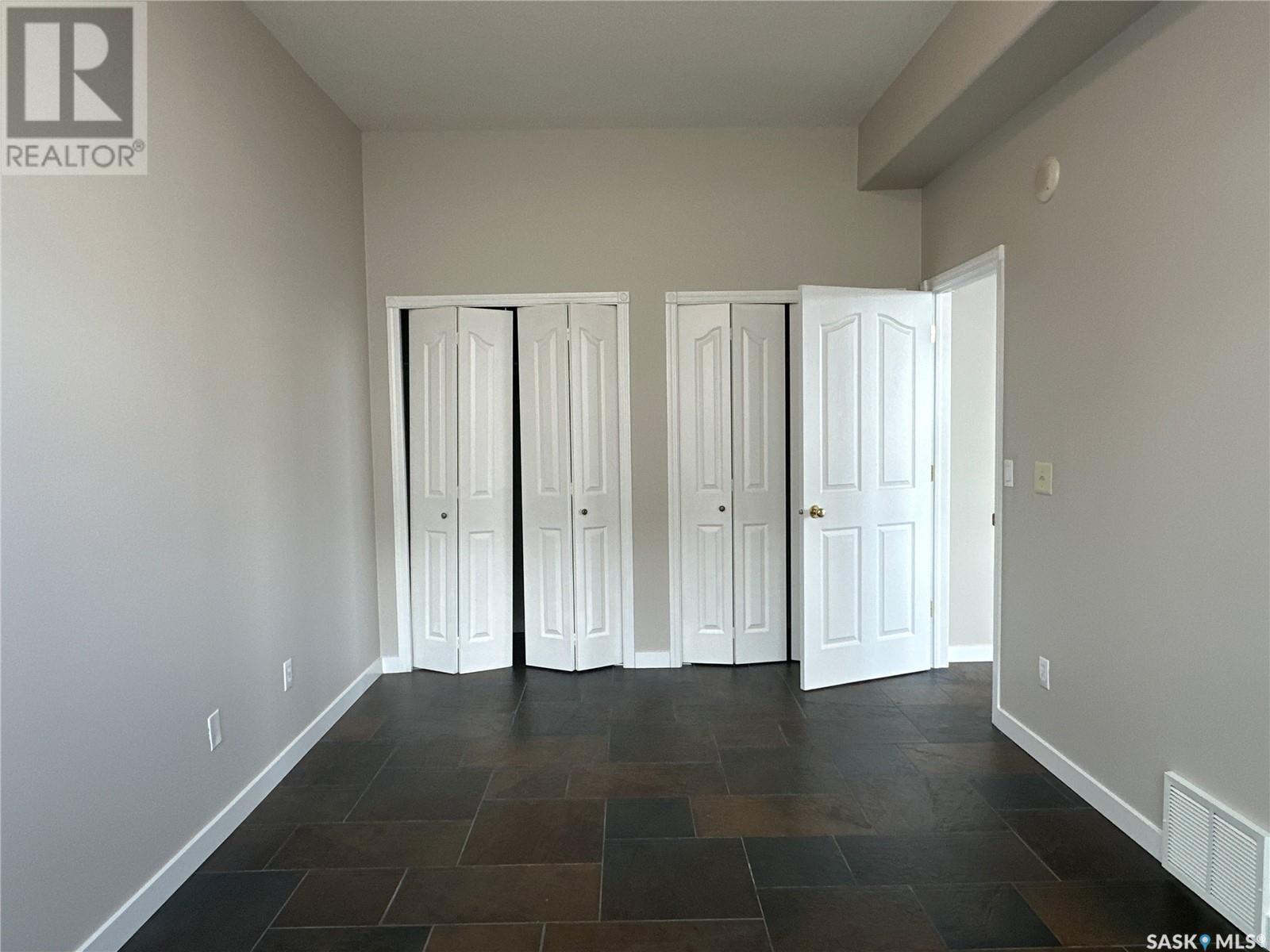1203 1901 Victoria Avenue Property Photo 13
