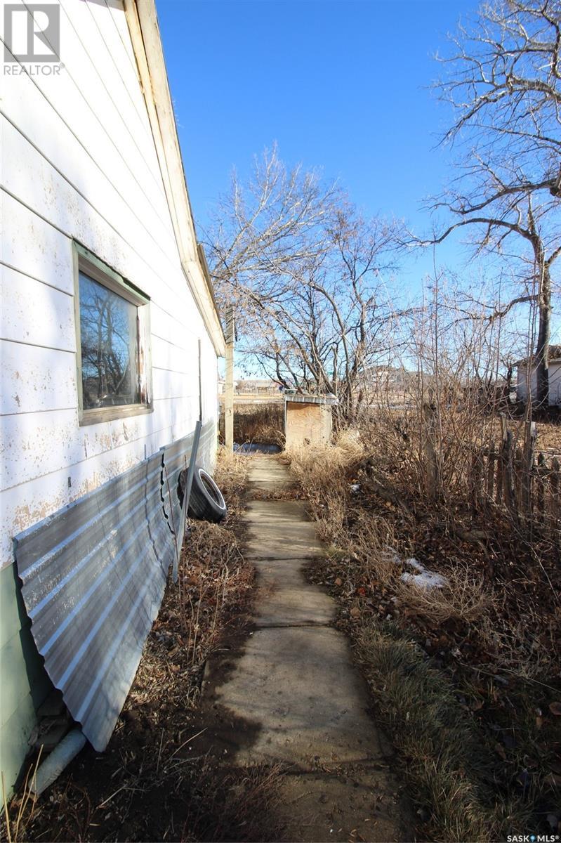 572 3rd Street E Property Photo 2