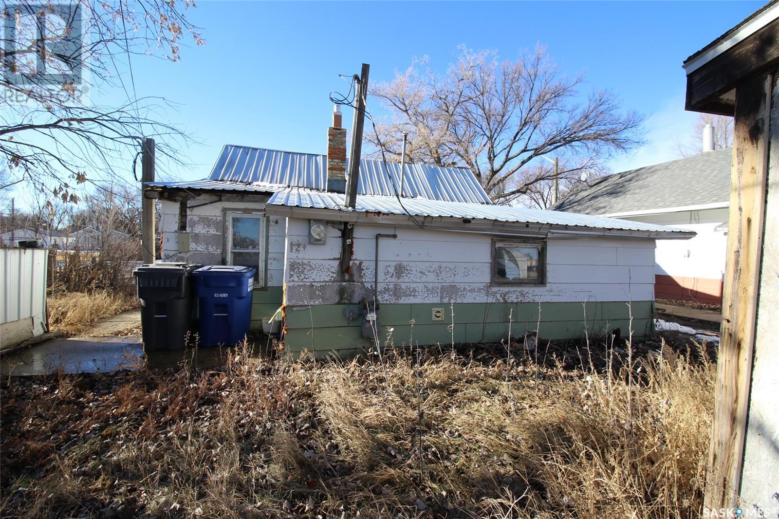 572 3rd Street E Property Photo 4