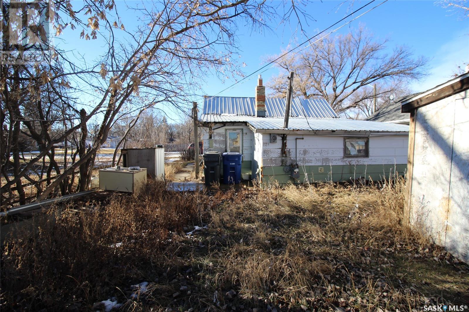 572 3rd Street E Property Photo 6