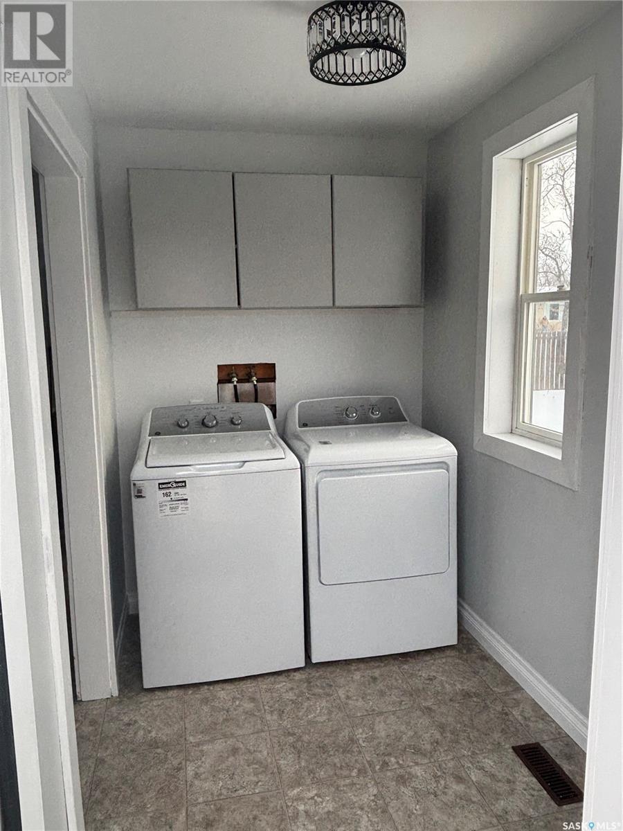 331 3rd Avenue W Property Photo 6