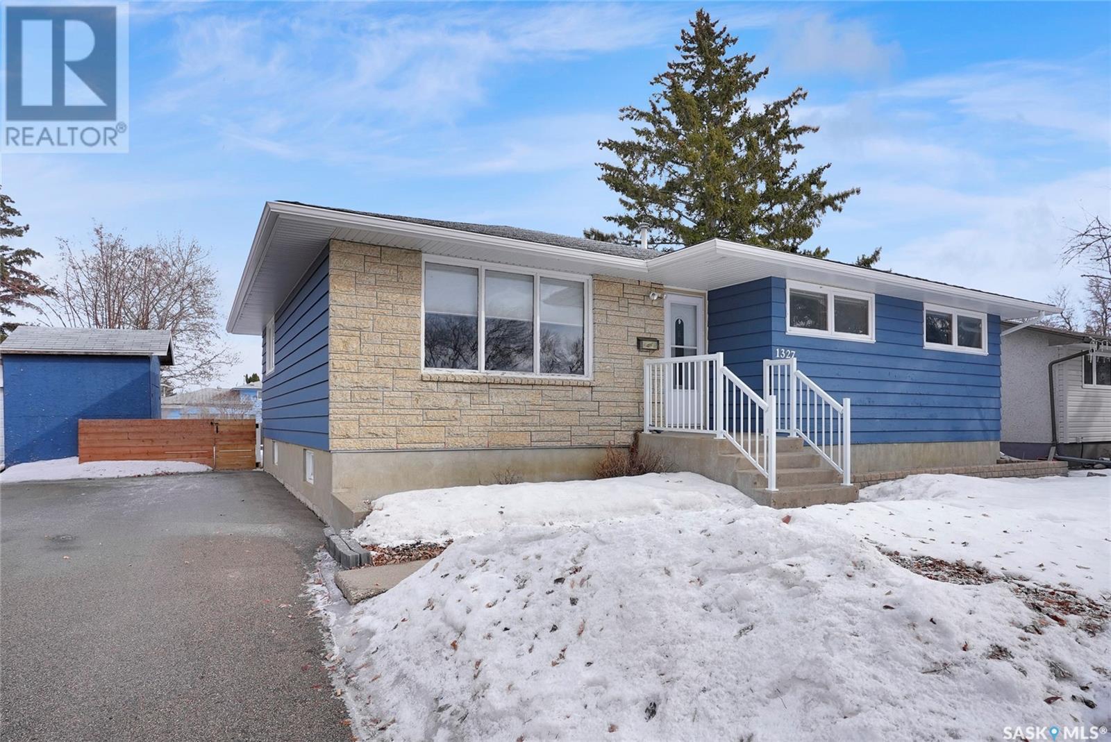 1327 Queen Crescent Property Photo