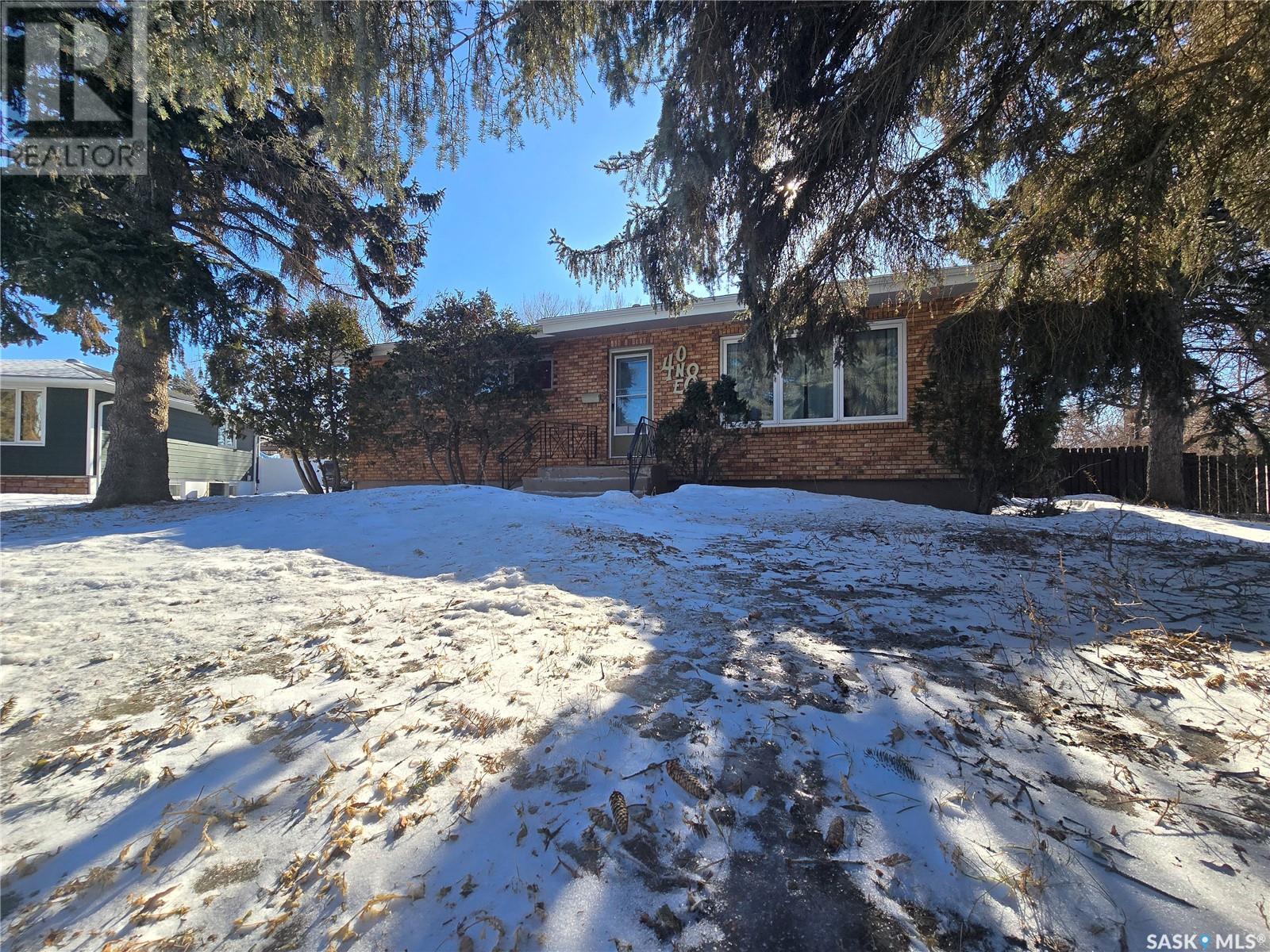 418 Woodlawn Crescent Property Photo