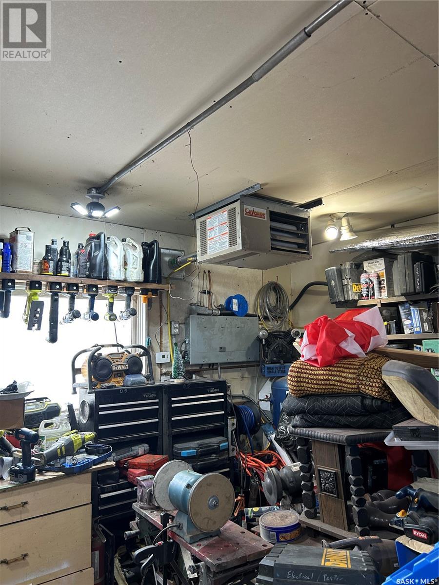 131 3rd Avenue E Property Photo 20