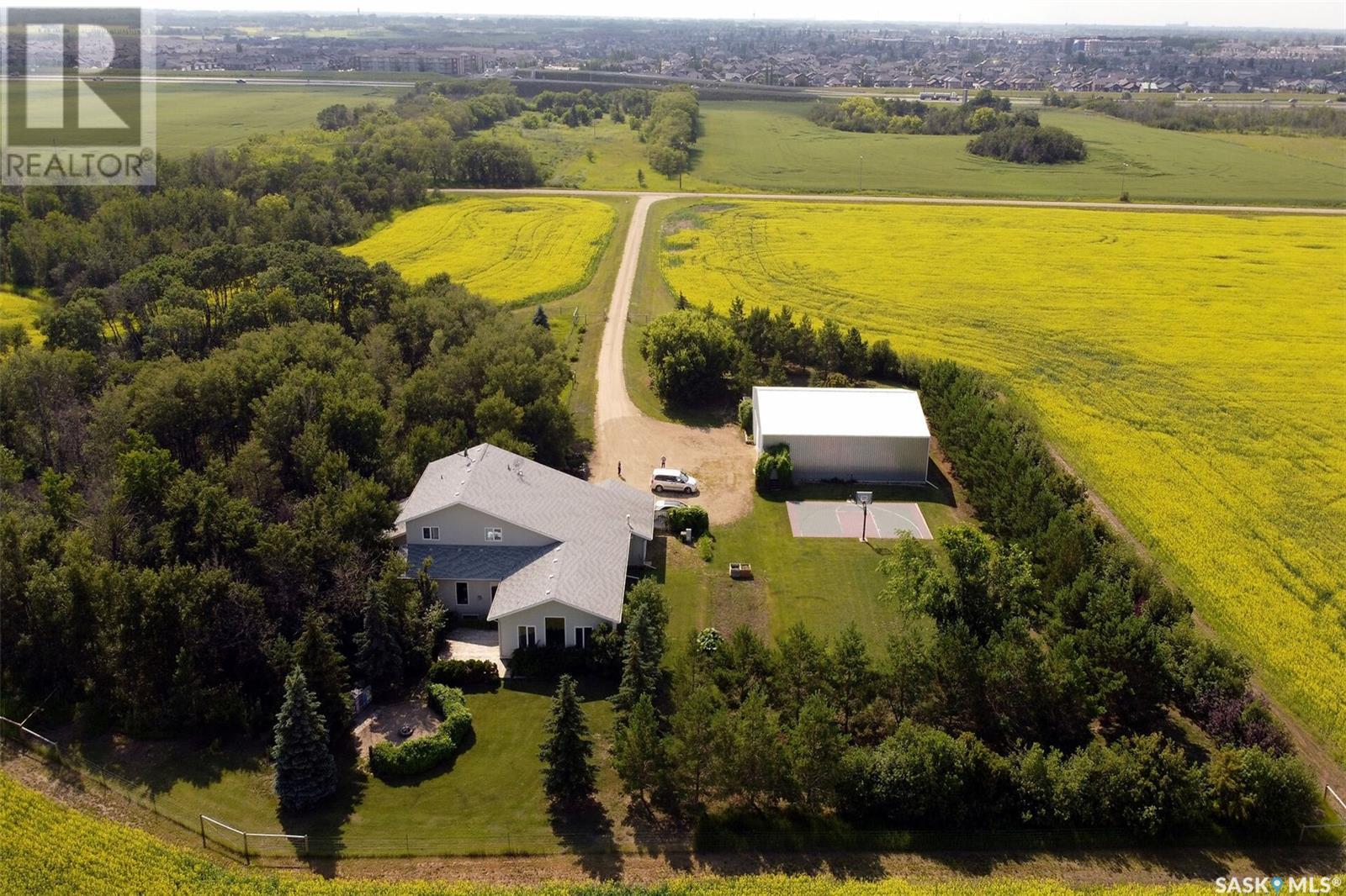 Private Country Living At The City's Edge Property Photo 2