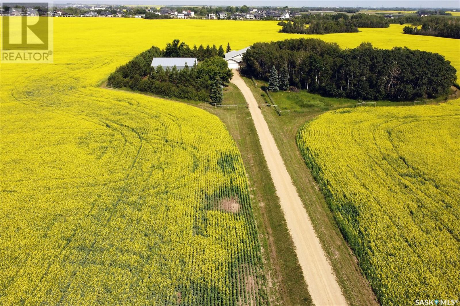 Private Country Living At The City's Edge Property Photo 3