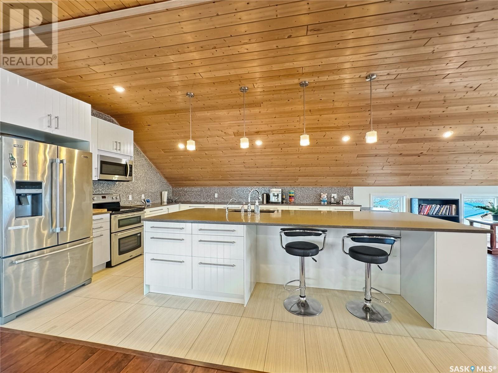 60 3rd Avenue W Property Photo 5