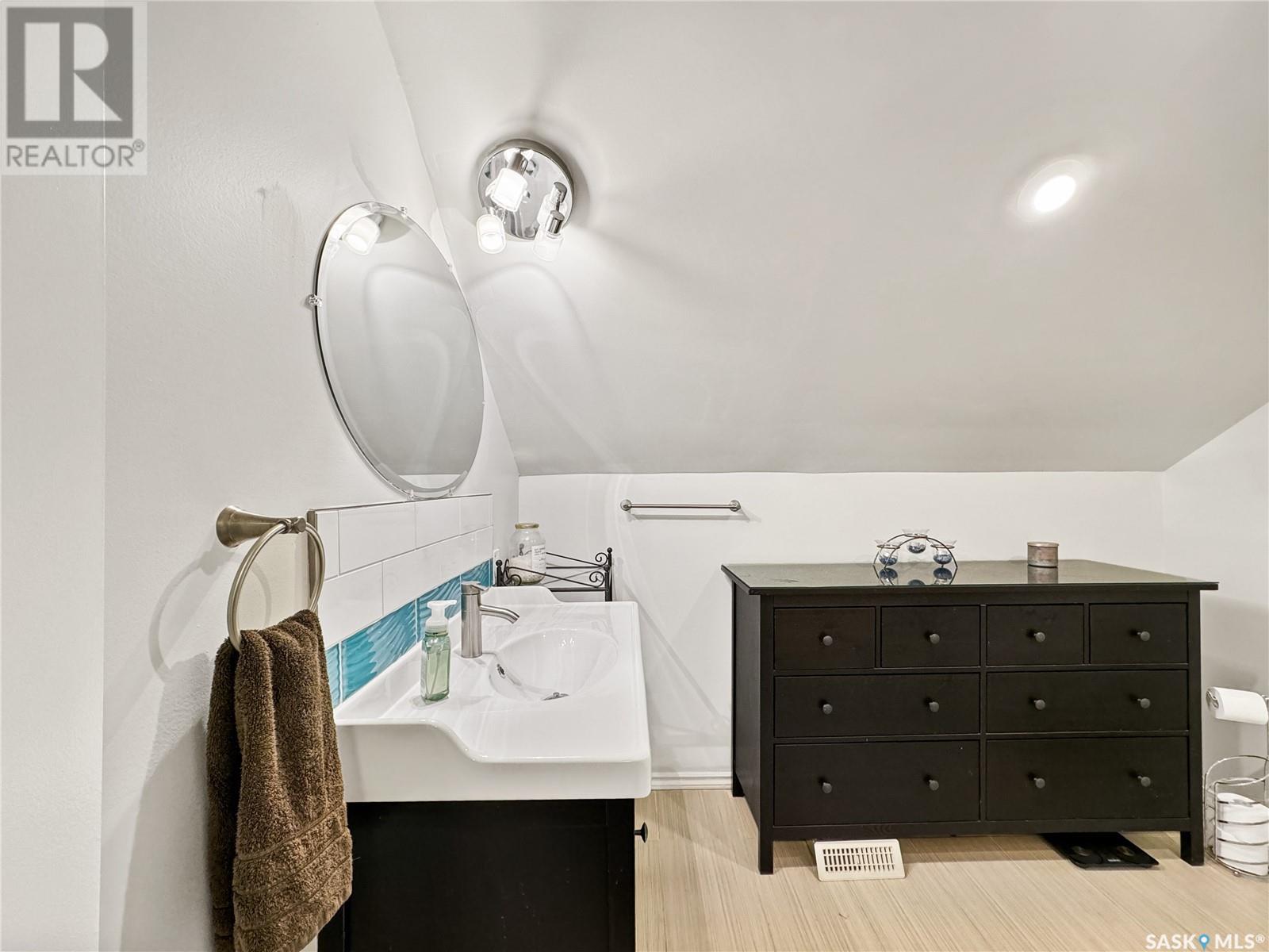 60 3rd Avenue W Property Photo 11