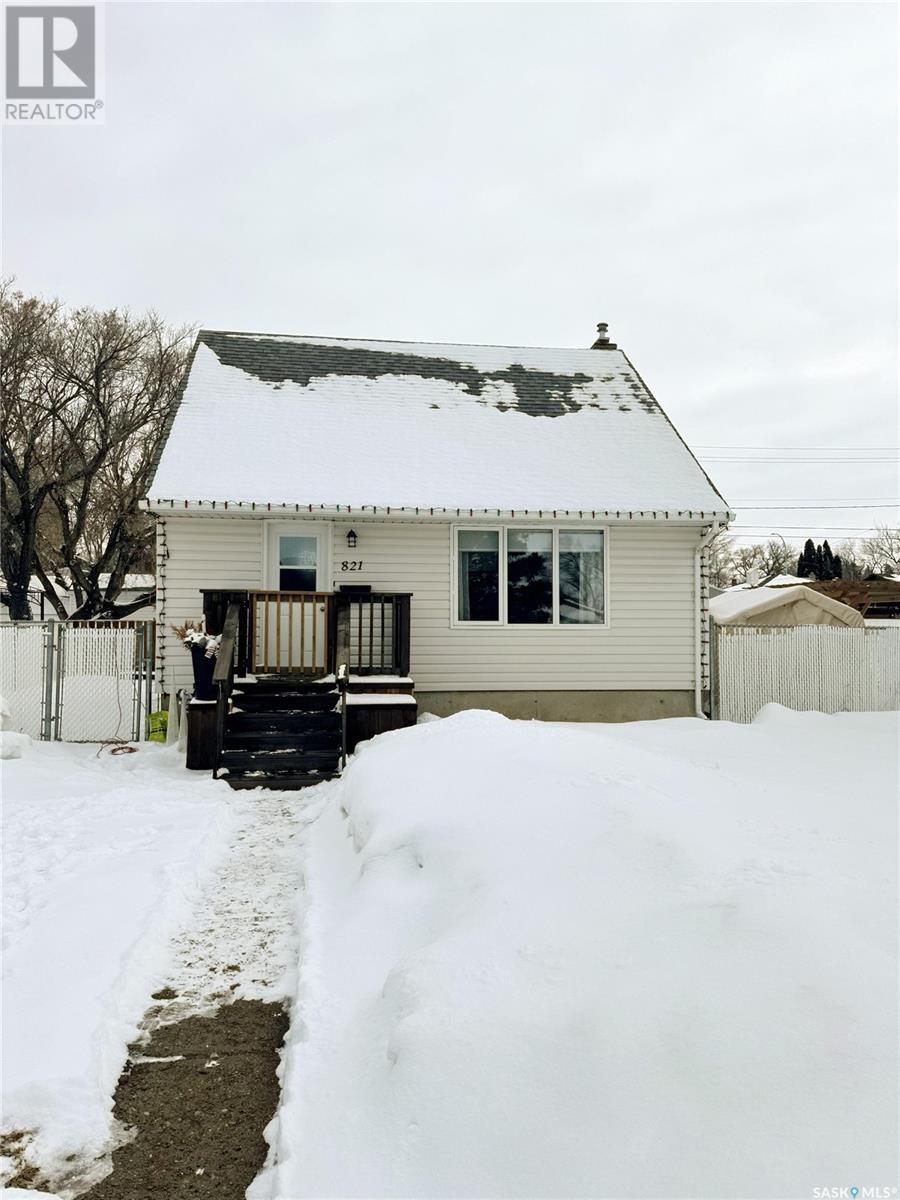821 Coteau Street W Property Photo