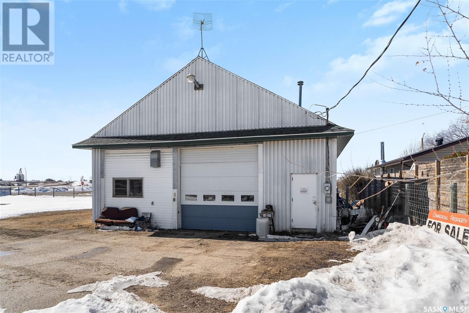 103 3rd Street W Property Photo 1