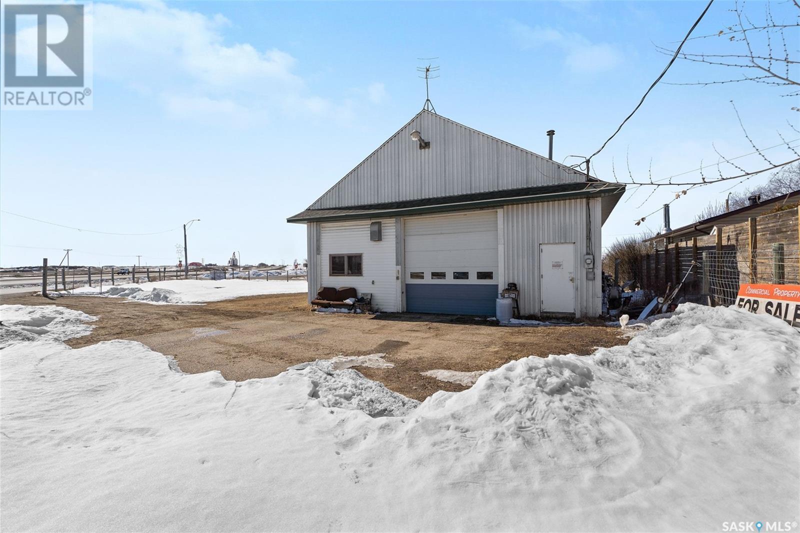 103 3rd Street W Property Photo 2