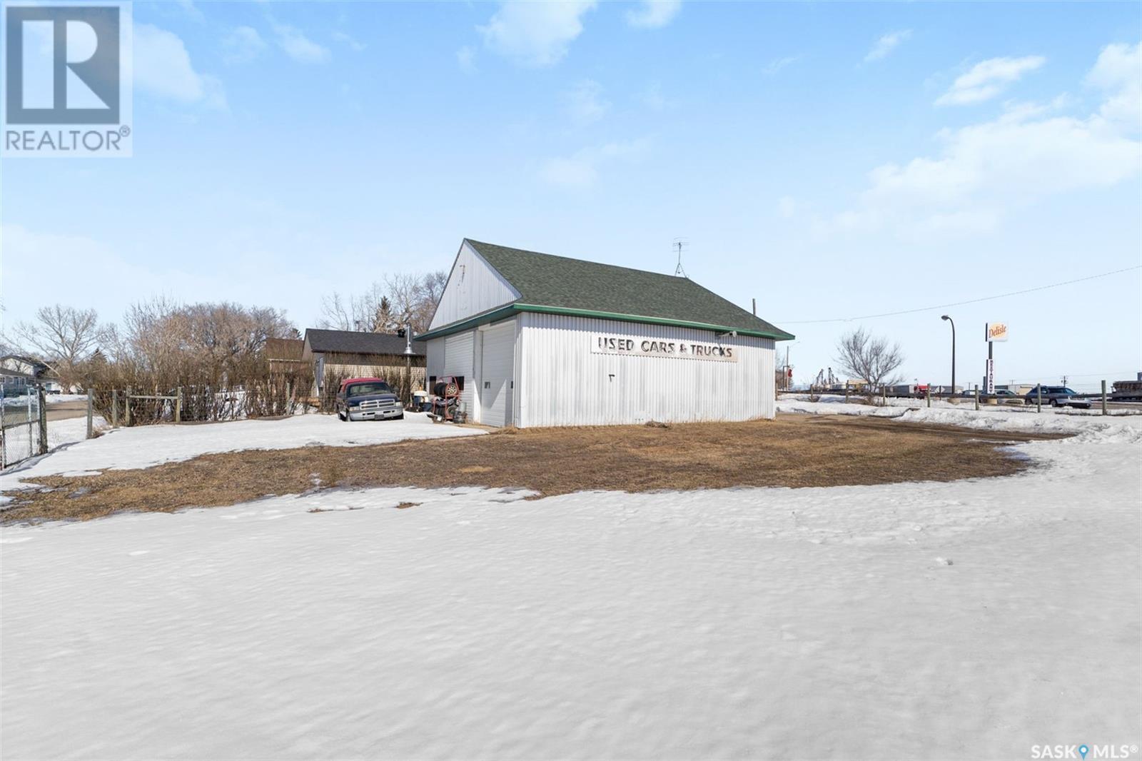 103 3rd Street W Property Photo 4