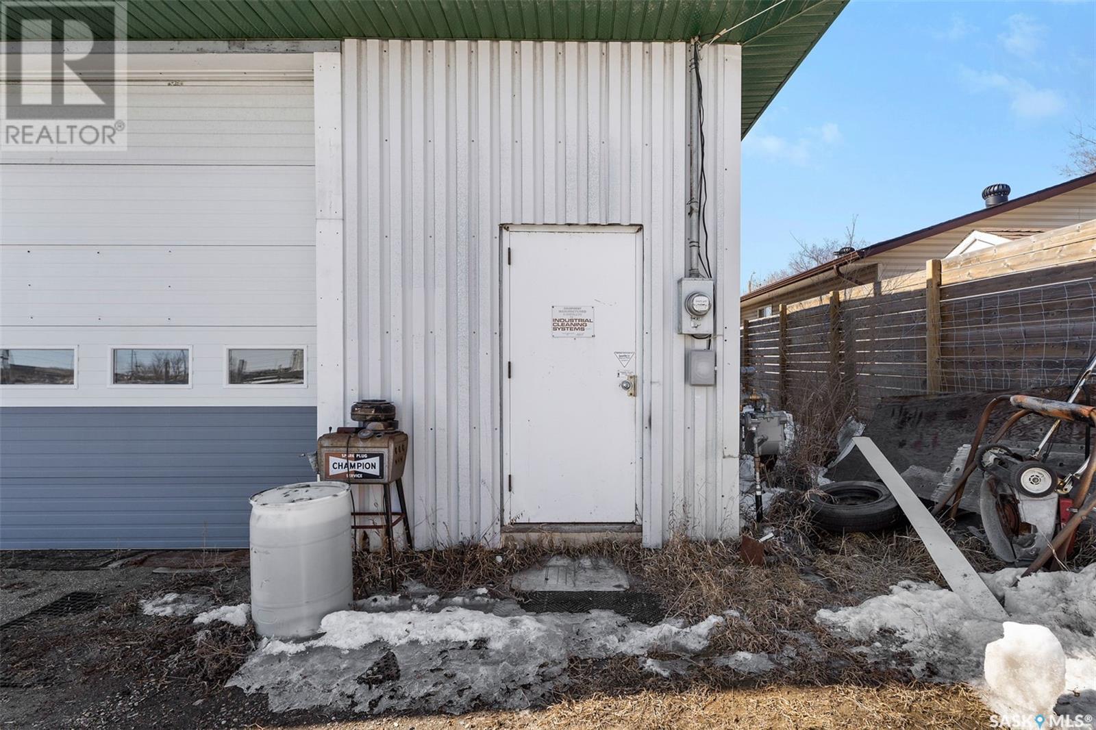 103 3rd Street W Property Photo 8