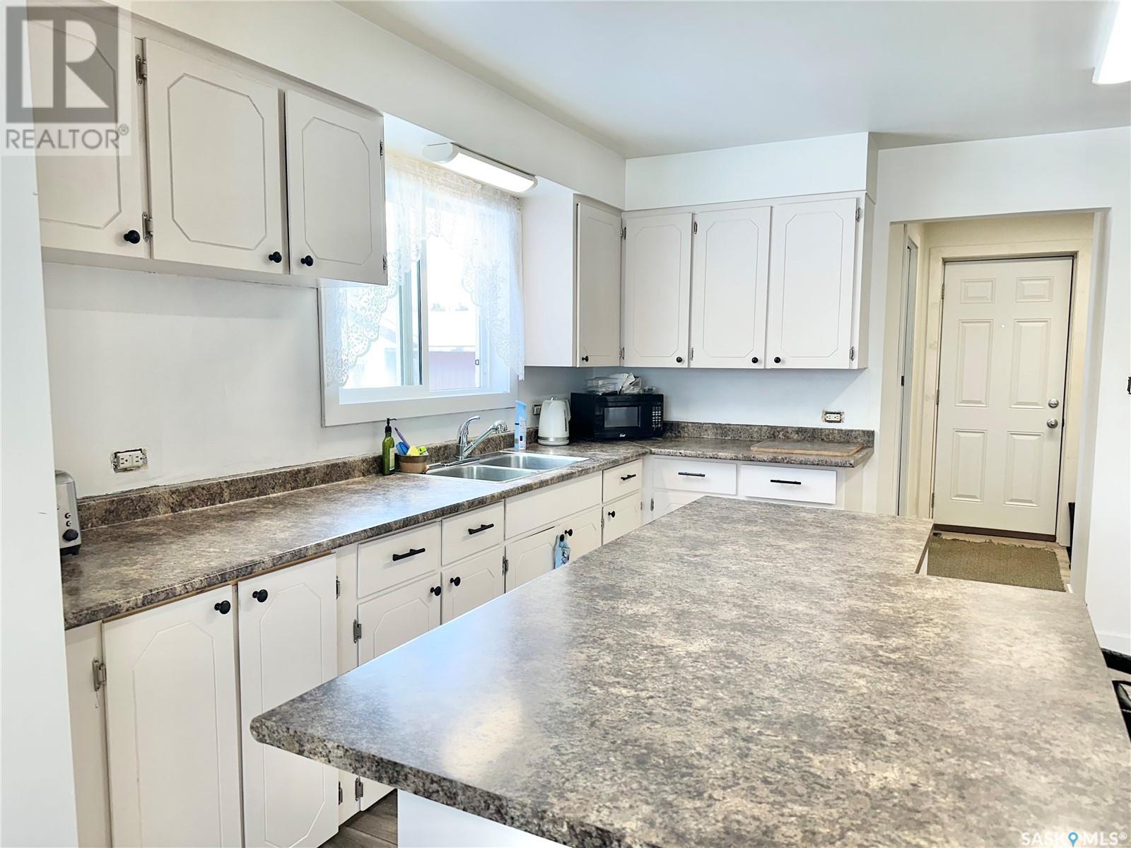 440 1st Avenue W Property Photo 8