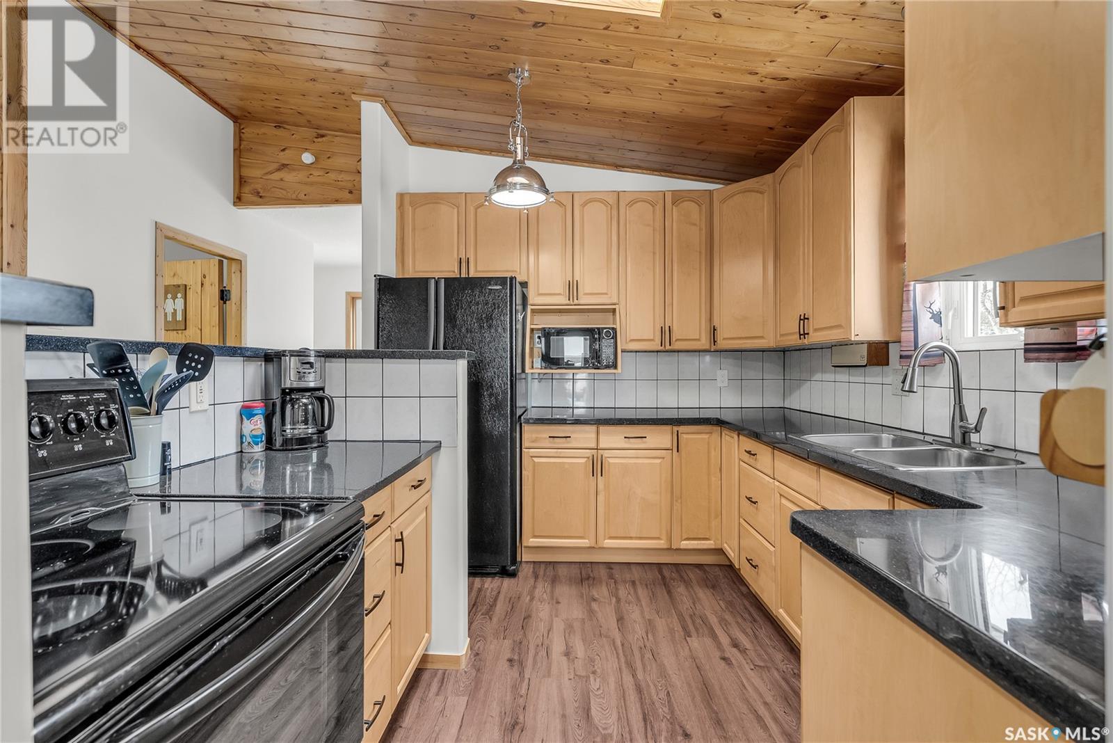 108 Iroquois Lake Drive Property Photo 8