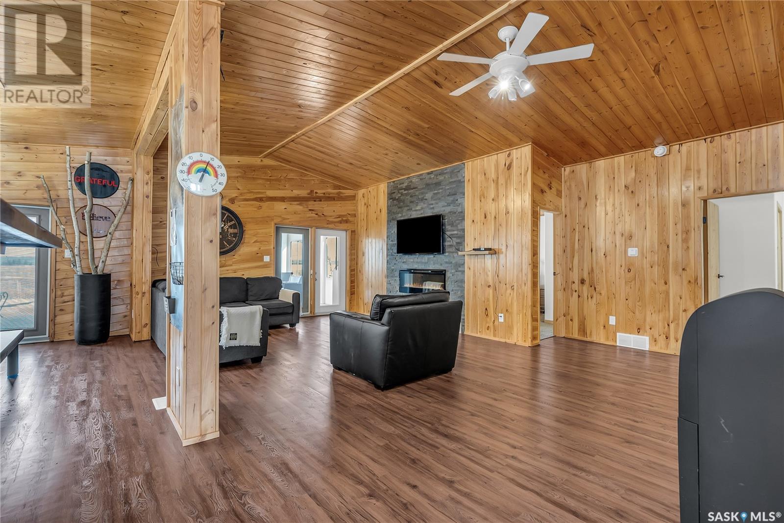 108 Iroquois Lake Drive Property Photo 13