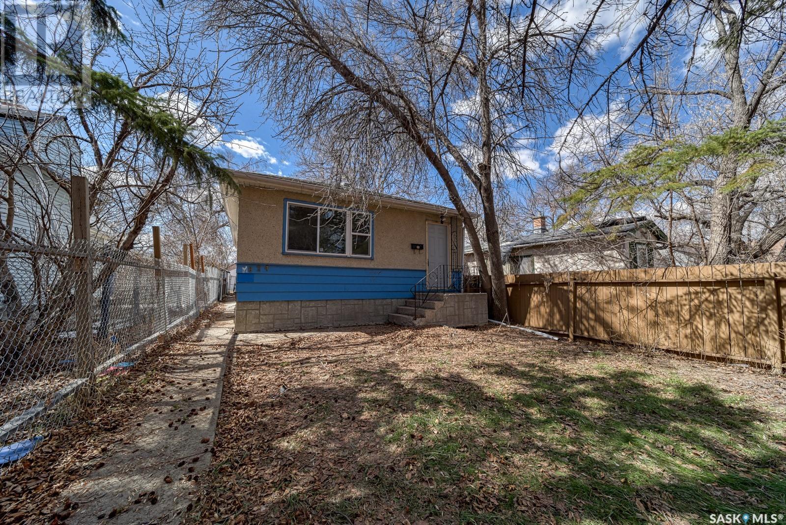824 Retallack STREET Property Photo 1