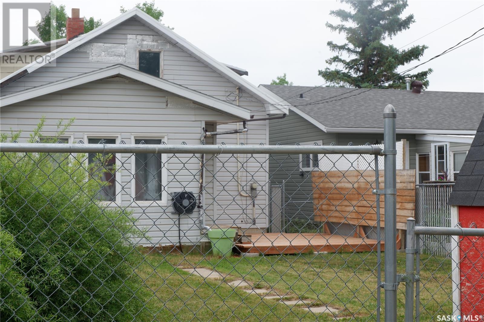 211 4th Avenue W Property Photo 2