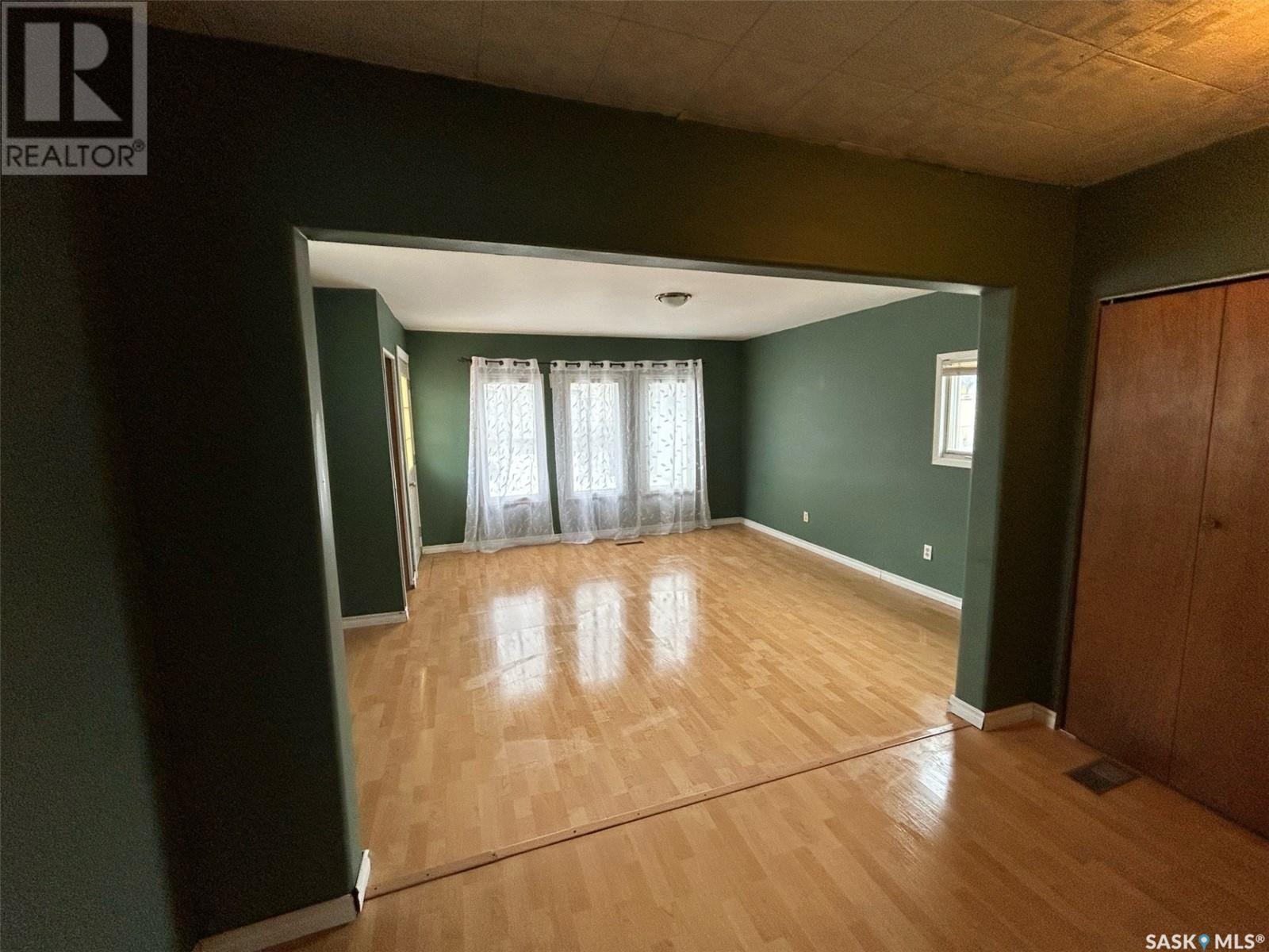 211 4th Avenue W Property Photo 5