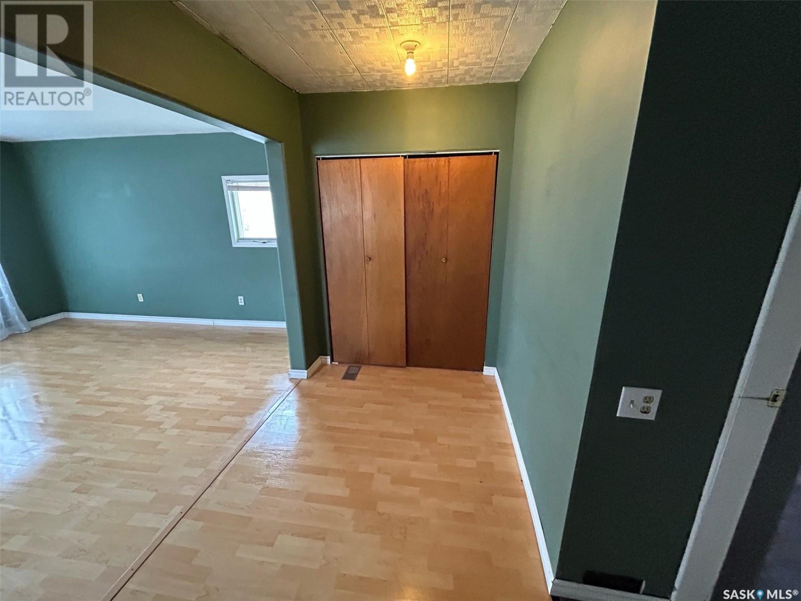 211 4th Avenue W Property Photo 6