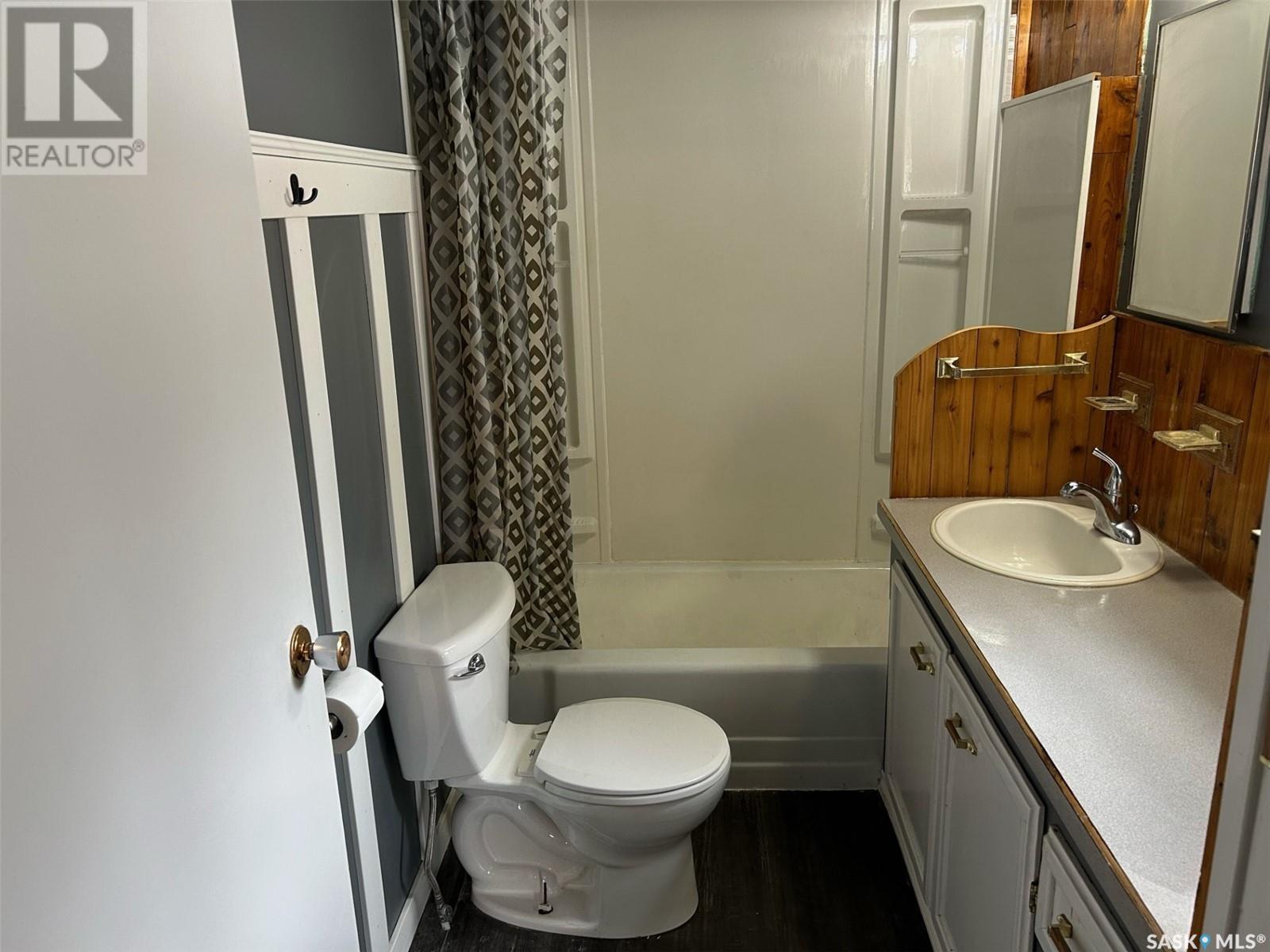211 4th Avenue W Property Photo 9
