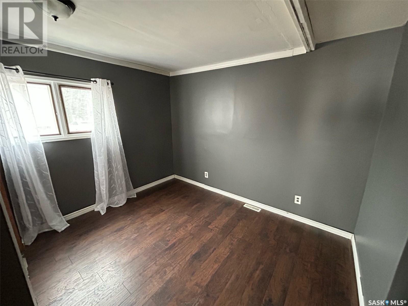 211 4th Avenue W Property Photo 11